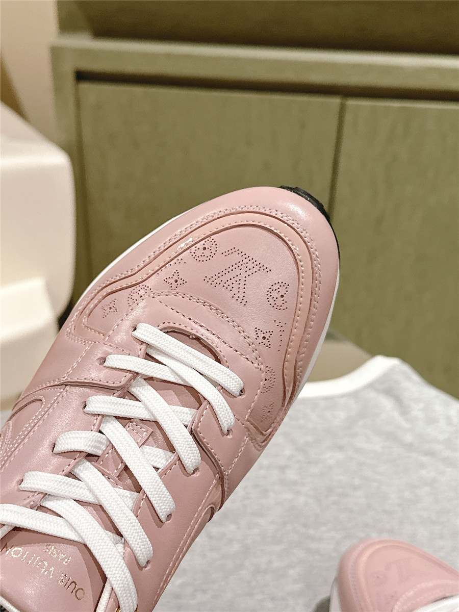l0vis Vvtt0n lv women runaway sneakers