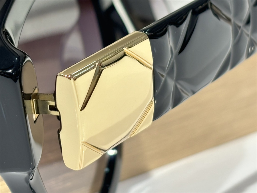 D10r lady fashion show sunglasses