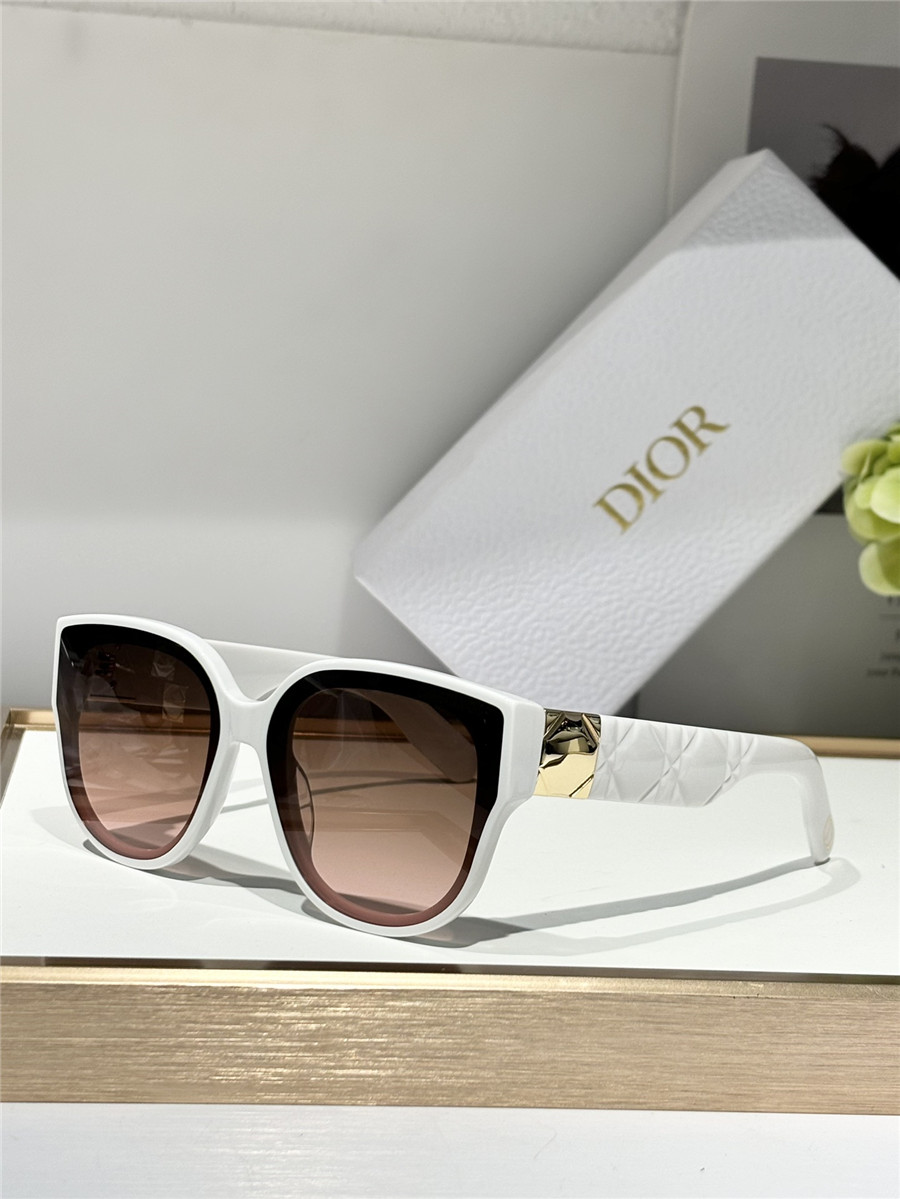 D10r lady fashion show sunglasses