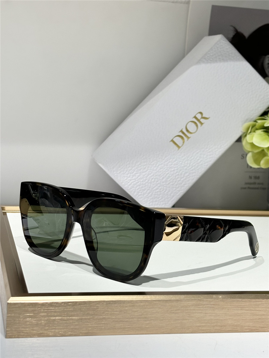 D10r lady fashion show sunglasses