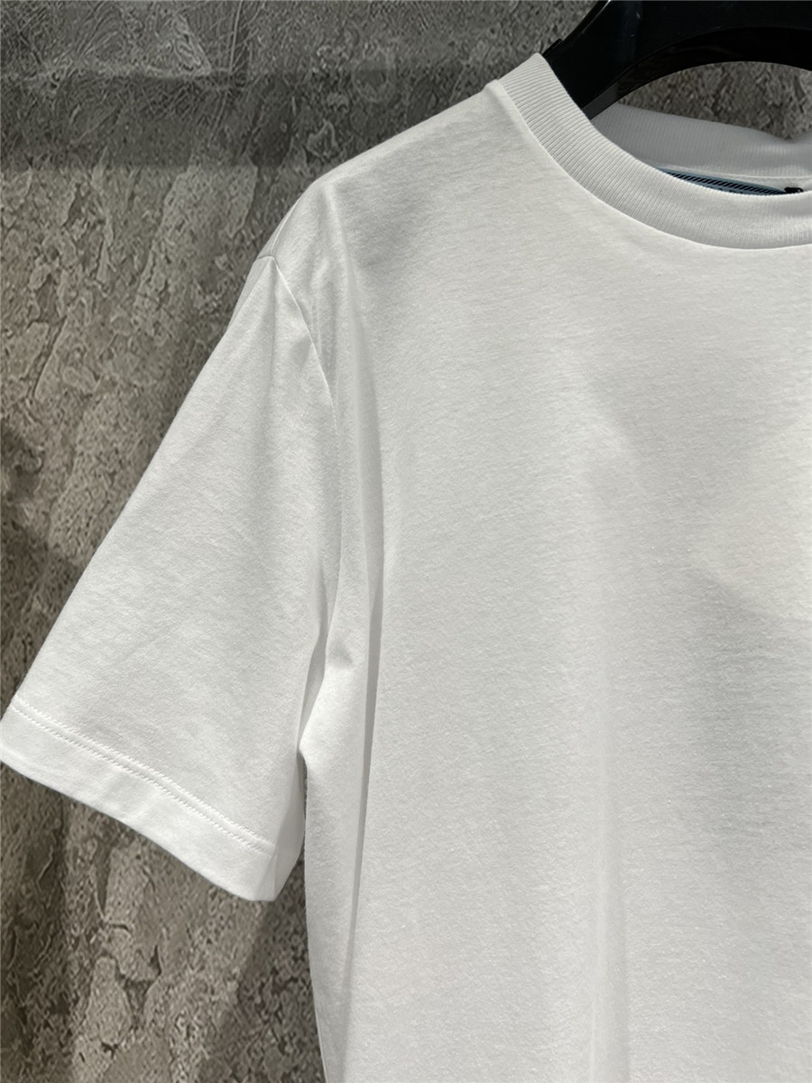 pra*a D1am0nd triangle logo t shirt