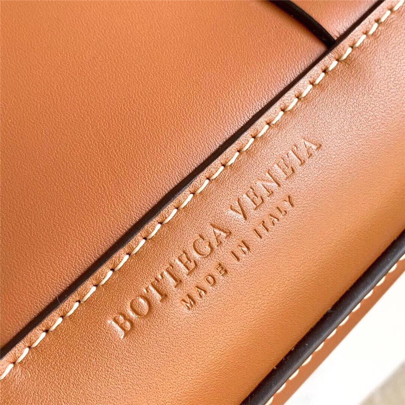 b0tt*ga Ven*ta arco 33 bag brown