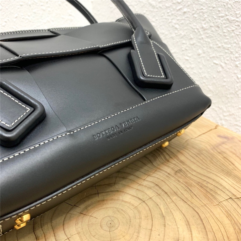 b0tt*ga Ven*ta black calfskin arco tote bag