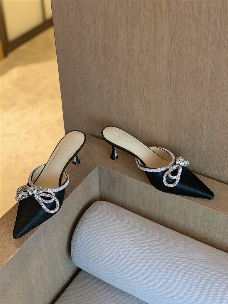 &  Rhinestone bow half drag high heels