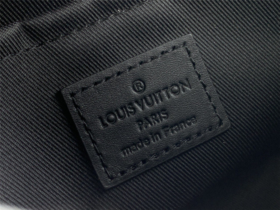 l0vis Vvtt0n montsouris messenger pm shoulder bag