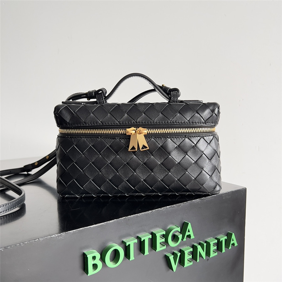 b0tt*ga Ven*ta woven zip crossbody bag