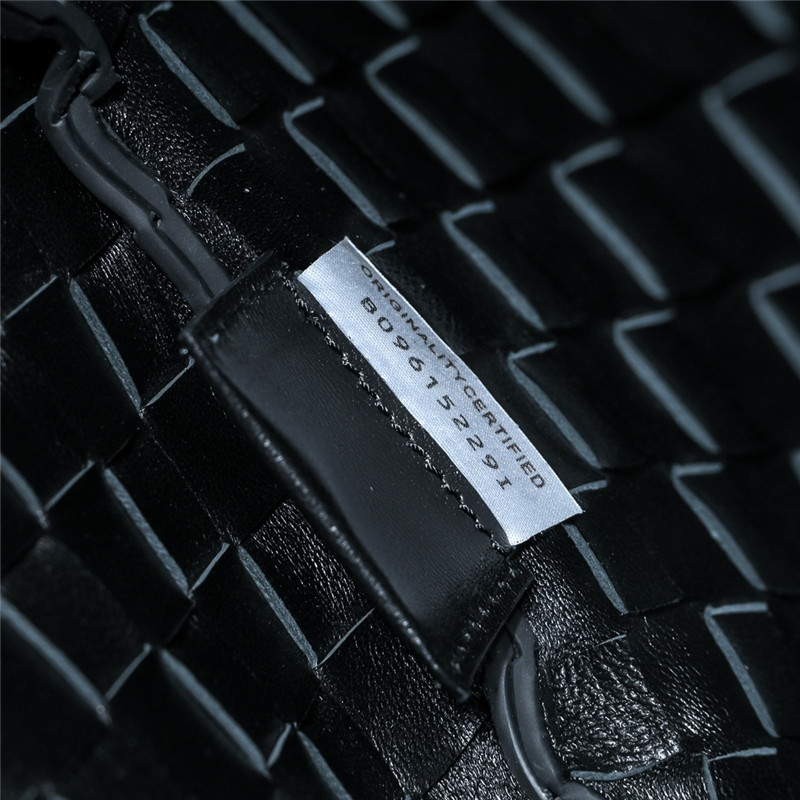 b0tt*ga Ven*ta black sardine bag