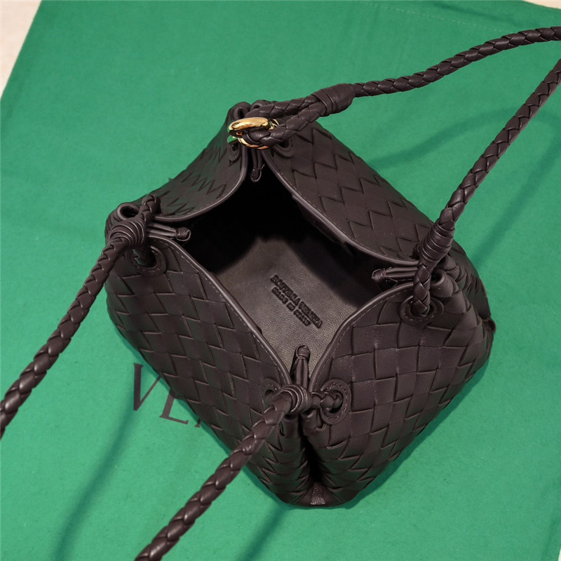 b0tt*ga Ven*ta parachute leather shoulder bag
