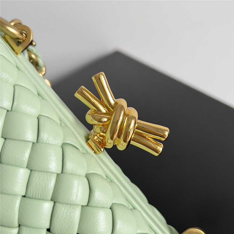 b0tt*ga Ven*ta green knot clutch bag