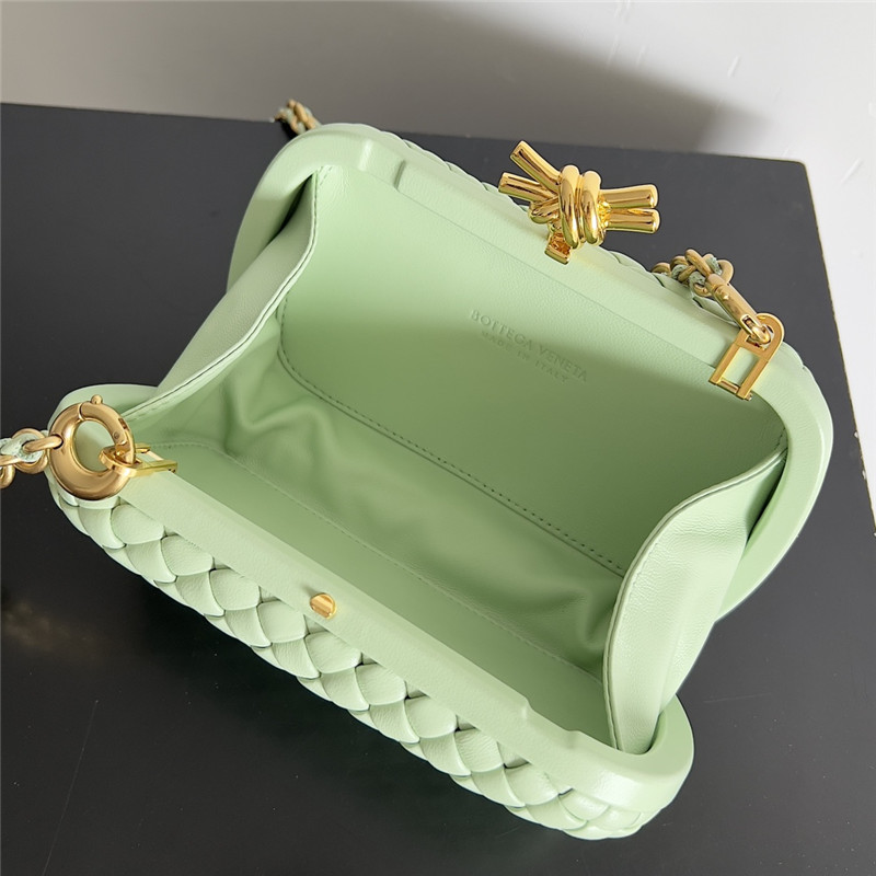b0tt*ga Ven*ta green knot clutch bag