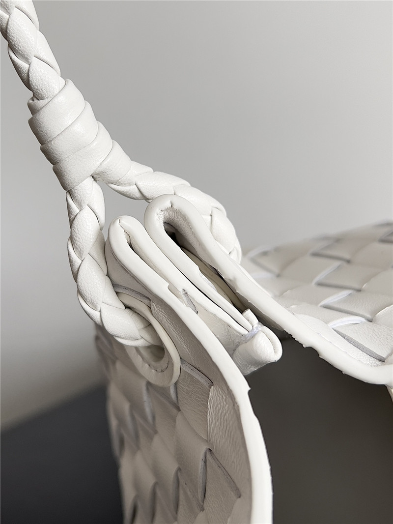 b0tt*ga Ven*ta small andiamo parachute bag