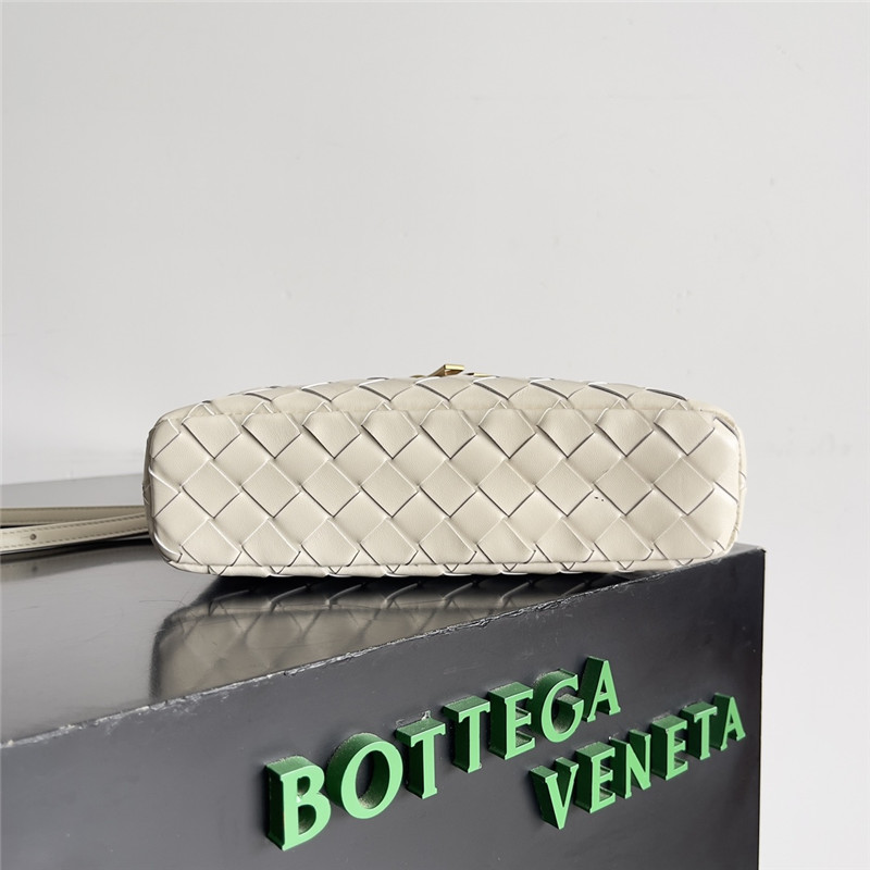 b0tt*ga Ven*ta woven zip crossbody bag