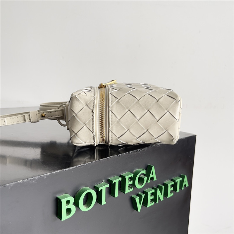b0tt*ga Ven*ta woven zip crossbody bag