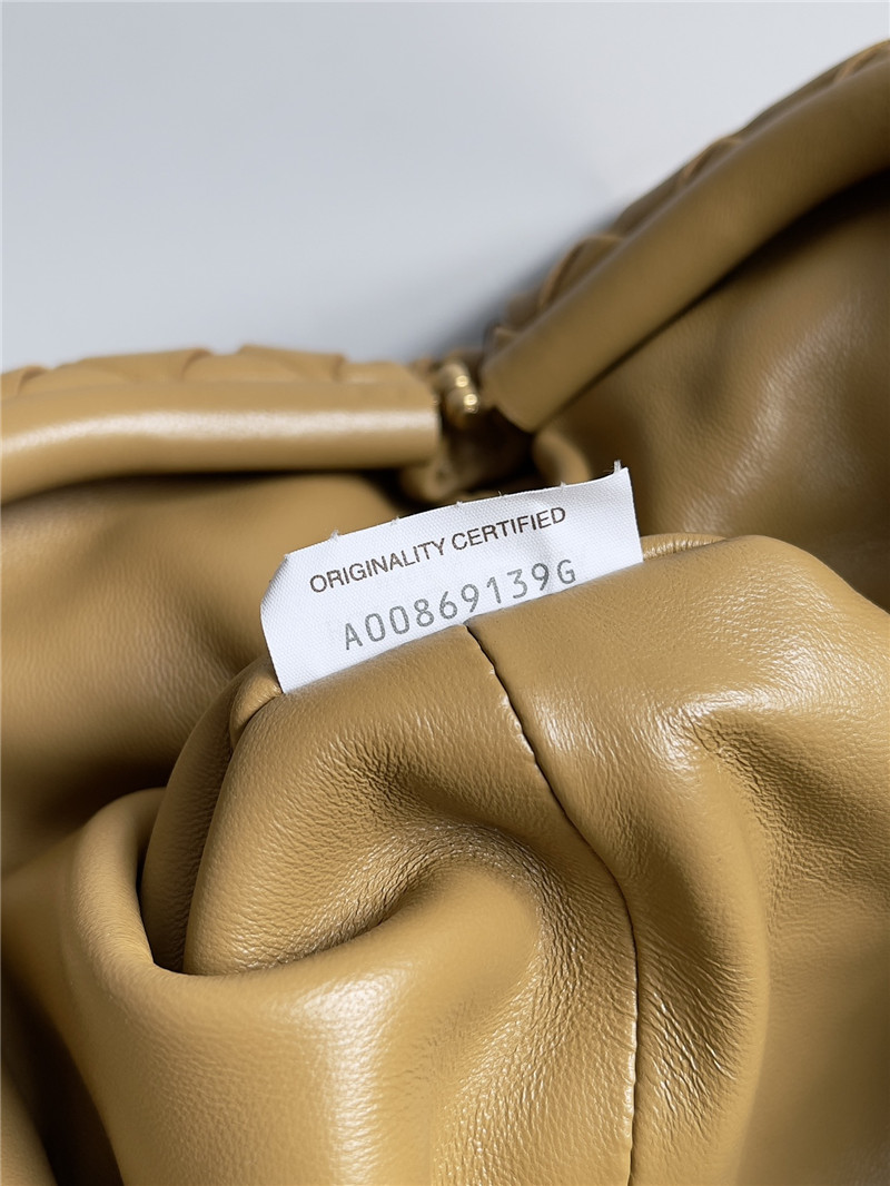 b0tt*ga Ven*ta lauren clutch