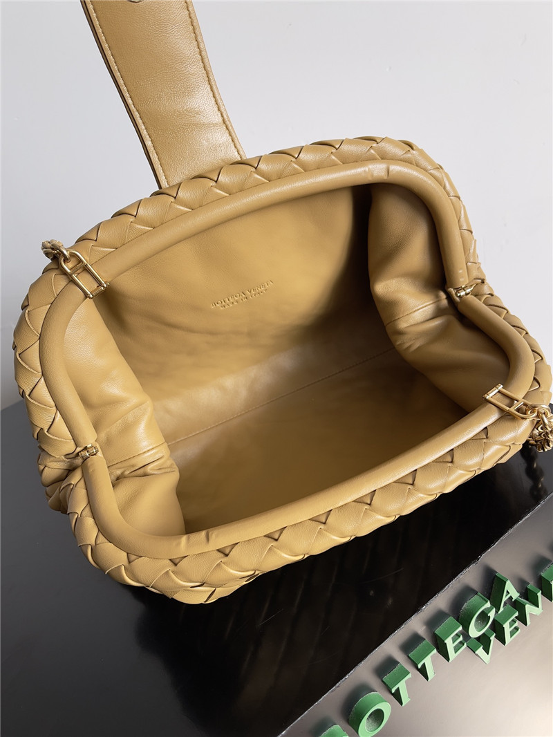 b0tt*ga Ven*ta lauren clutch