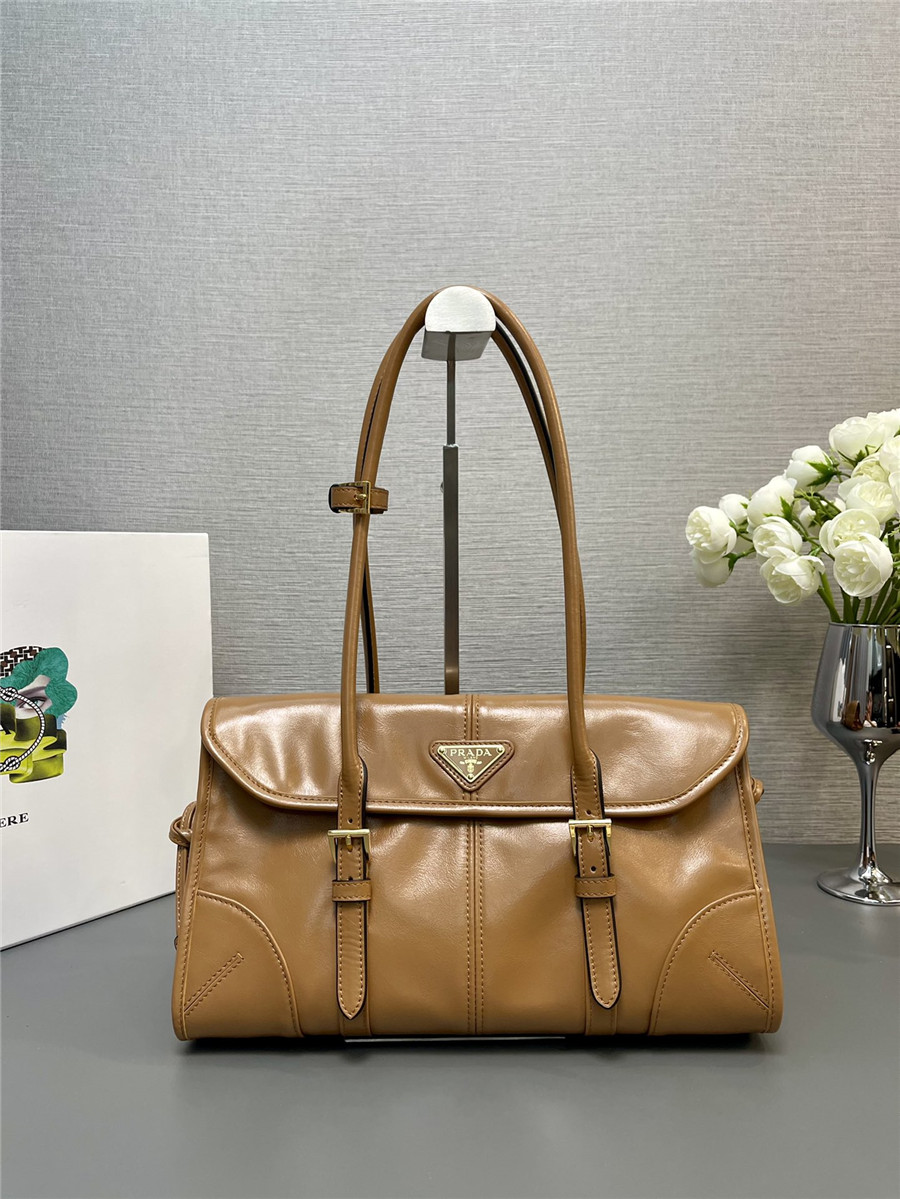 Pra*a black medium leather shoulder bag