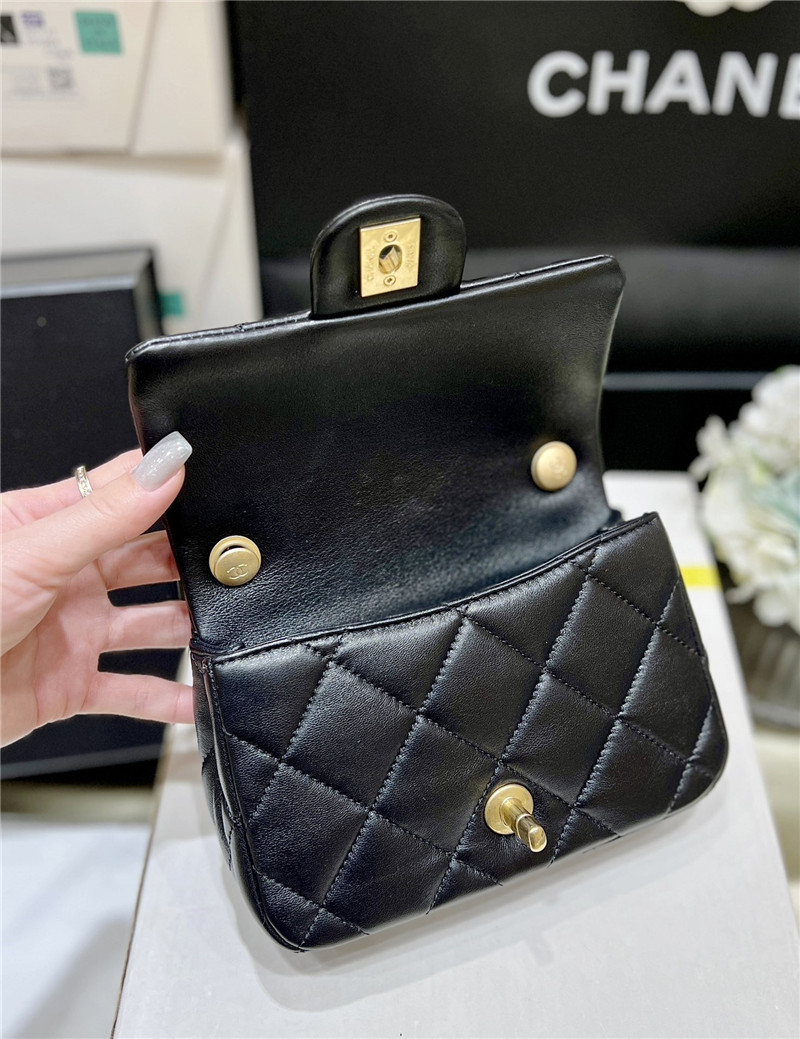 Ch**el logo pearl chain bag small