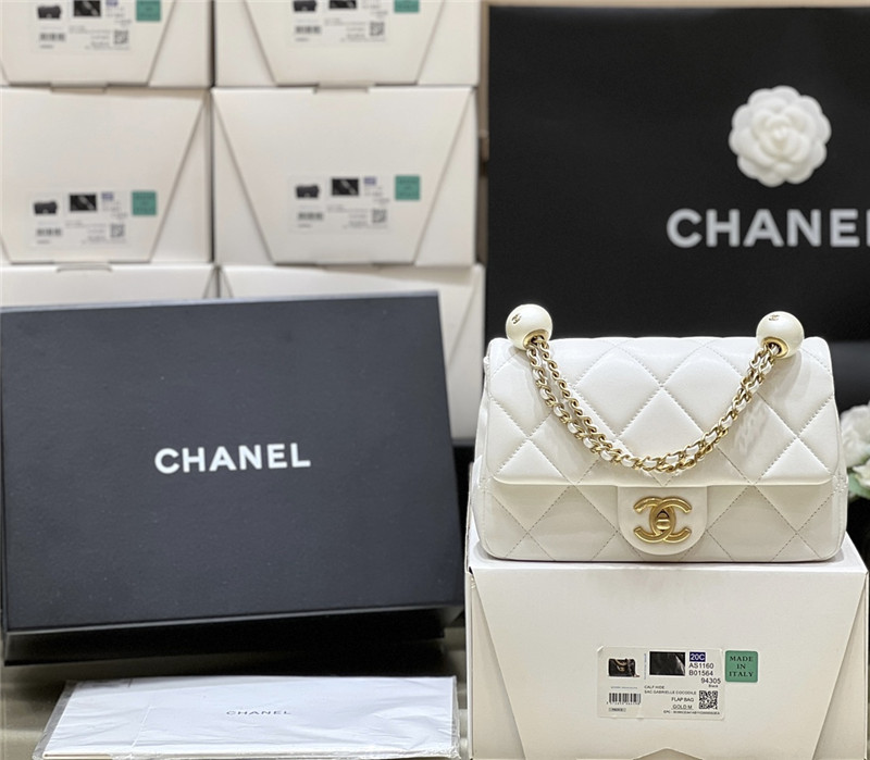 Ch**el logo pearl chain bag
