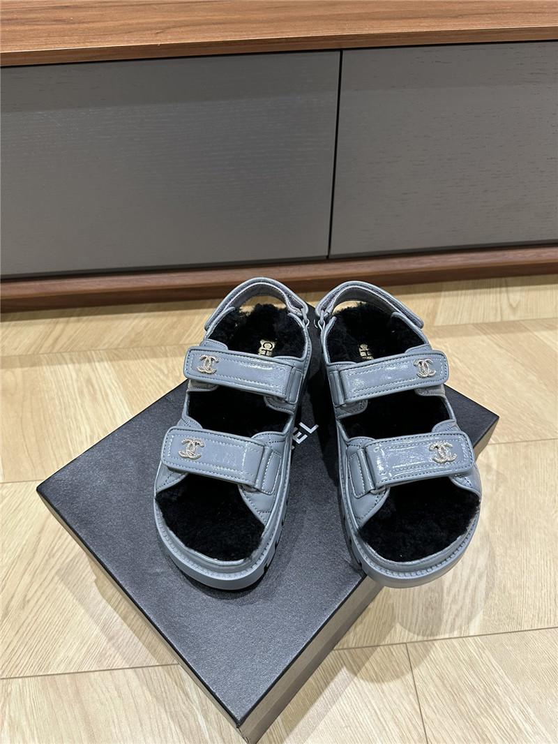 Ch**el new wool beach sandals