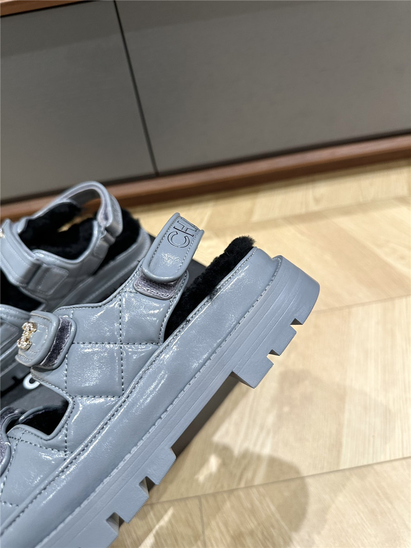 Ch**el new wool beach sandals