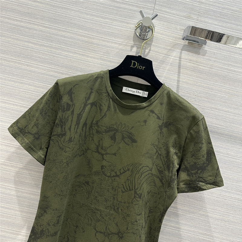 D10r military green t-shirt