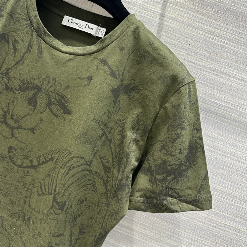 D10r military green t-shirt