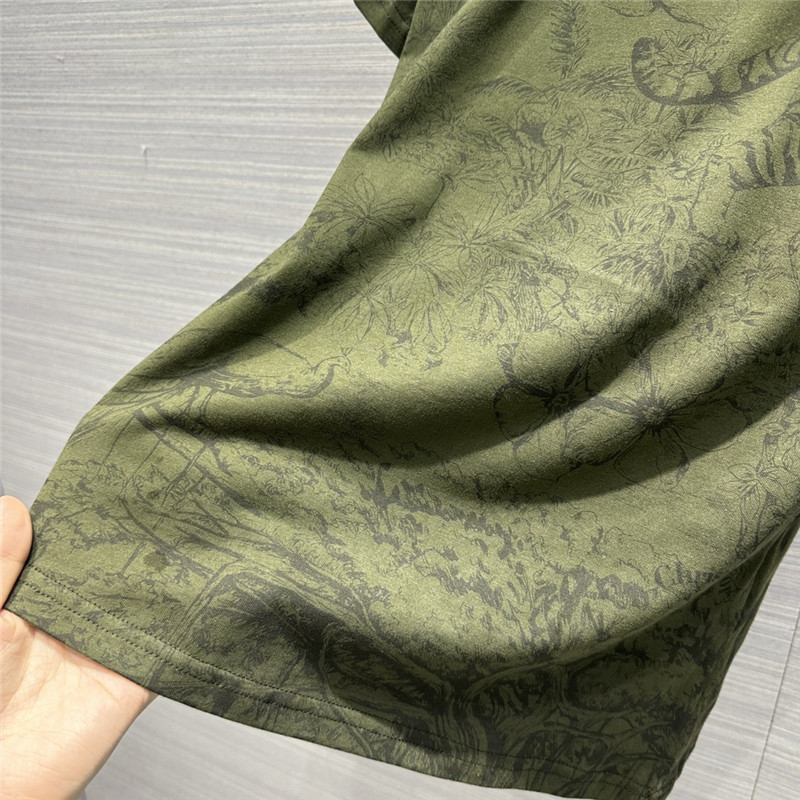 D10r military green t-shirt