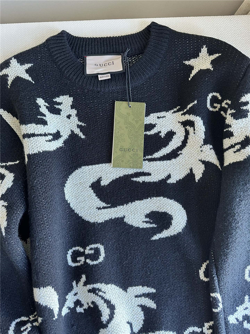 Gvc*1 dragon neck sweater in navy