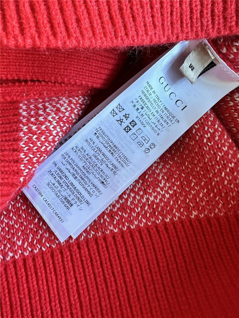 Gvc*1 red dragon neck sweater