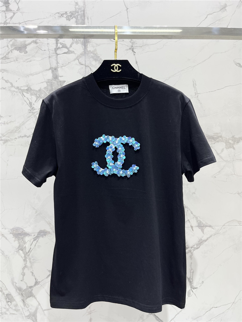 Chanel versatile loose short-sleeved T-shirt.