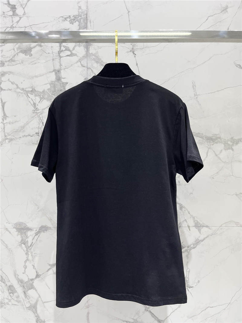 Ch**el versatile loose short-sleeved t-shirt.