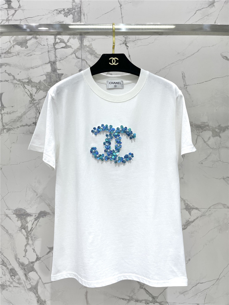 Chanel versatile loose short-sleeved T-shirt.