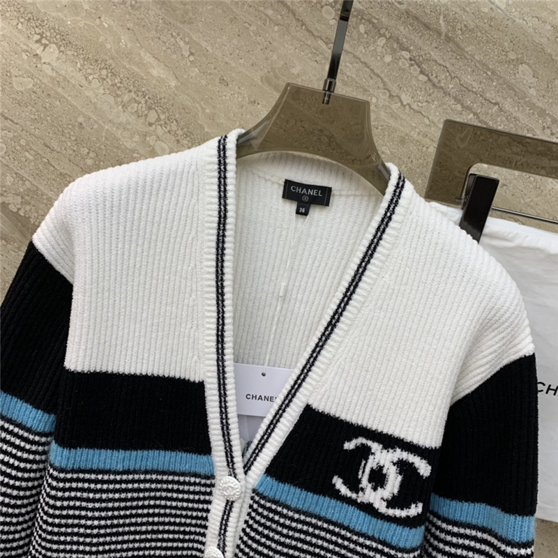 Ch**el contrast wool cardigan in white