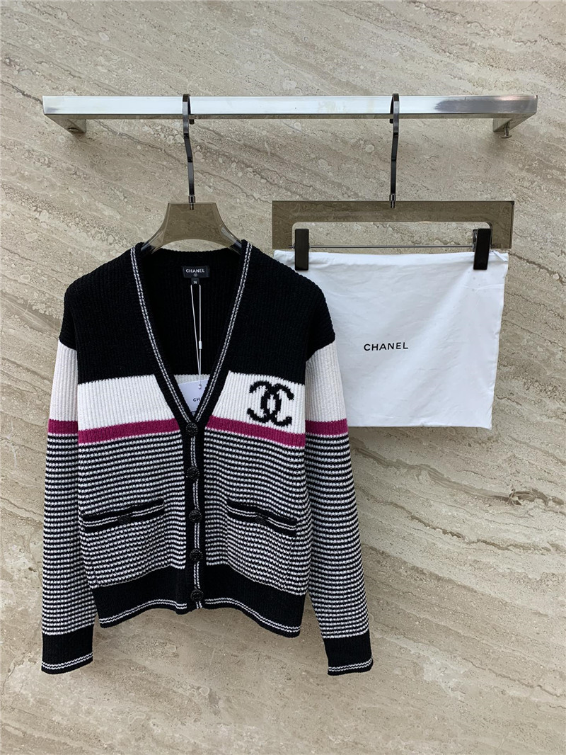 Chanel Contrast Wool Cardigan in Navy