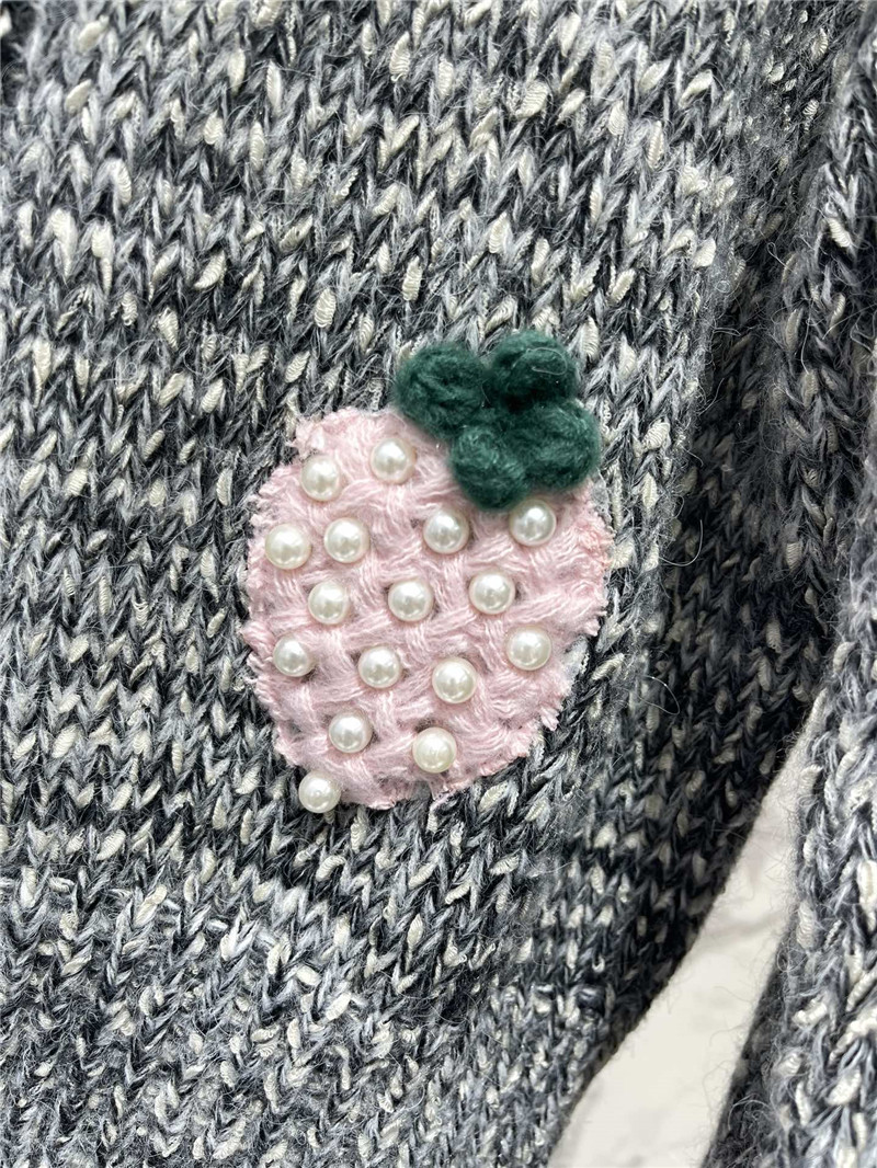 Gvc*1 floral grey crewneck knit cardigan