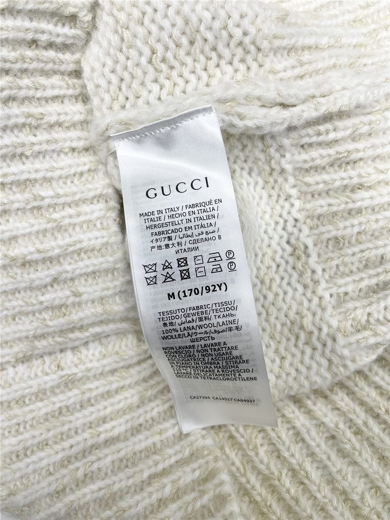 Gvc*1 white crewneck knit cardigan