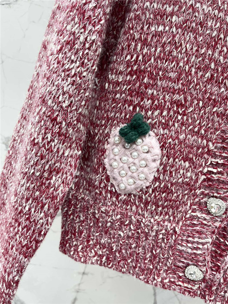 Gvc*1 red crewneck knit cardigan