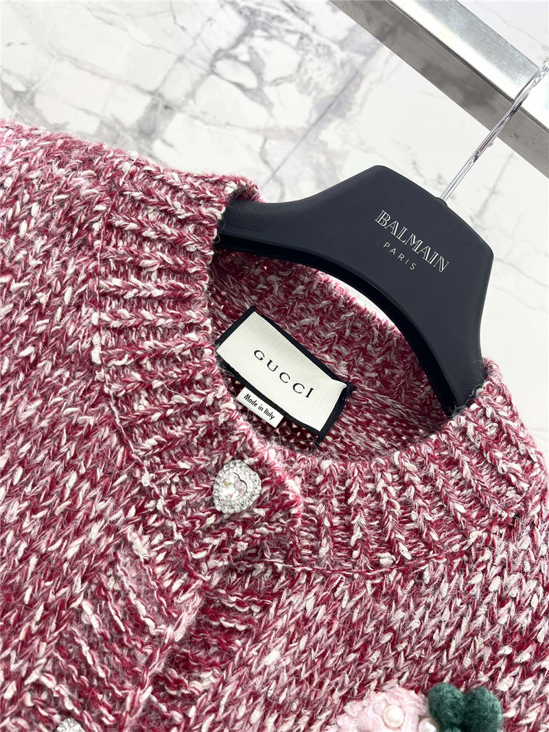 Gvc*1 red crewneck knit cardigan