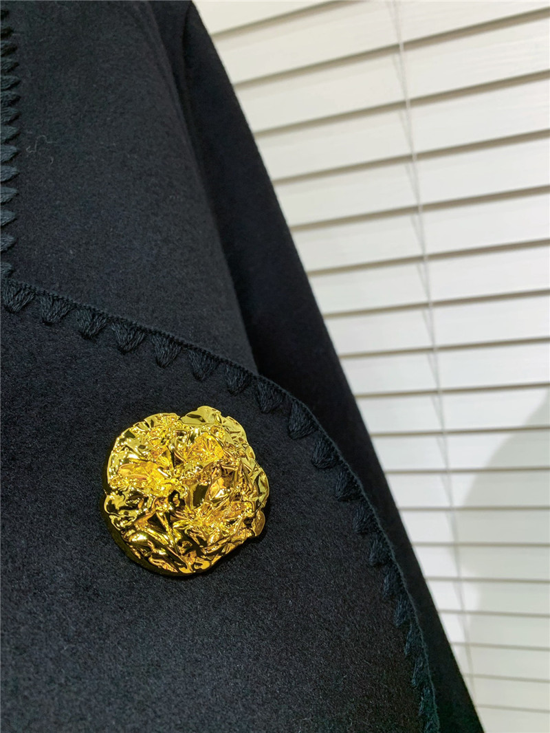 Y51 wool mid-length coat with rose gold buttons