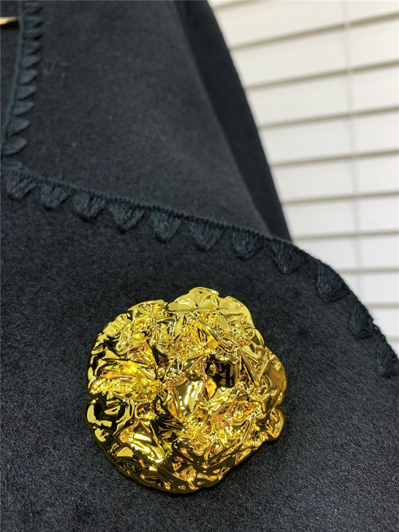 Y51 wool mid-length coat with rose gold buttons