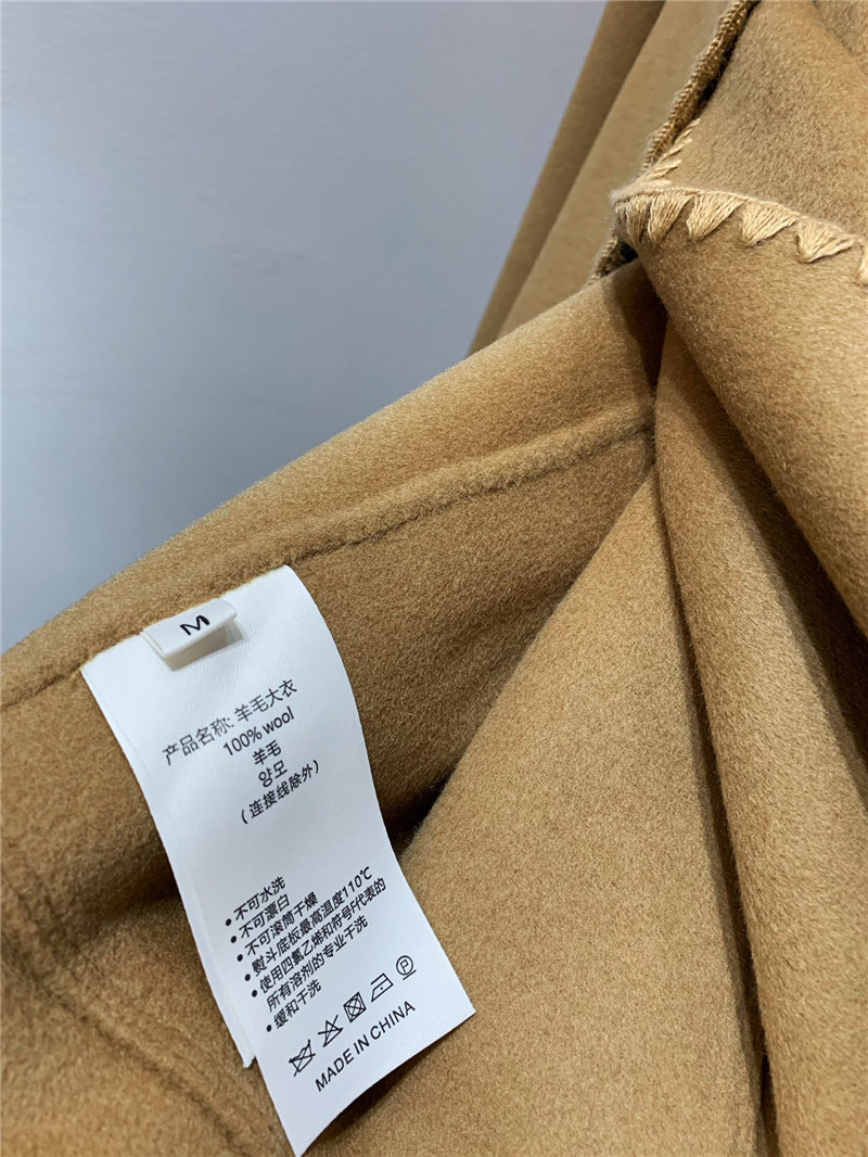 Y51 wool mid-length coat with rose gold buttons