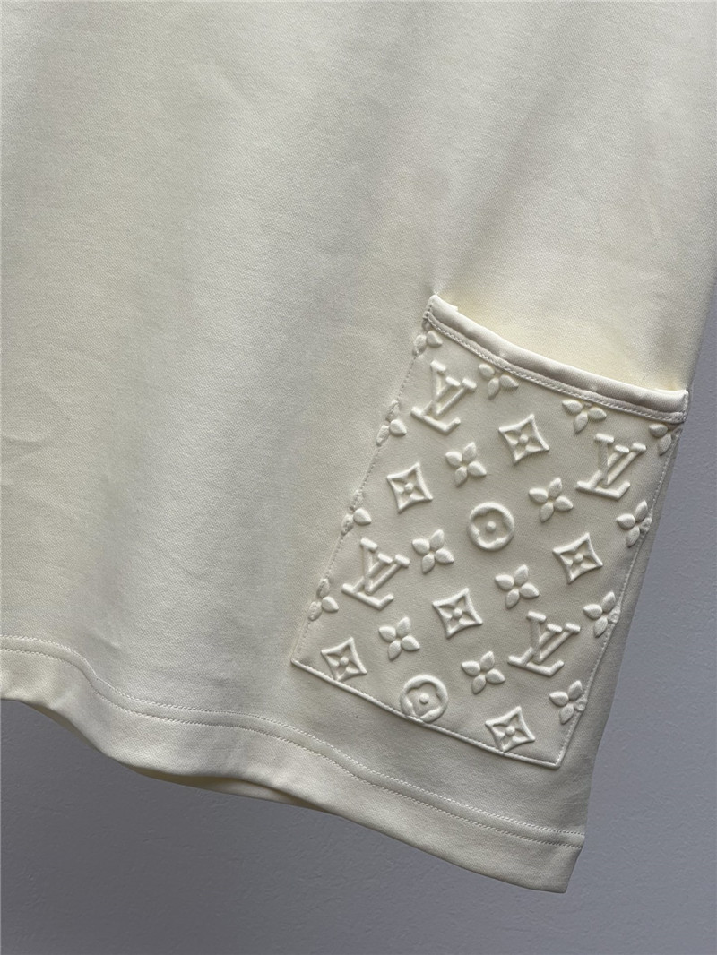 l0vis Vvtt0n lv presbyopic pocket t-shirt