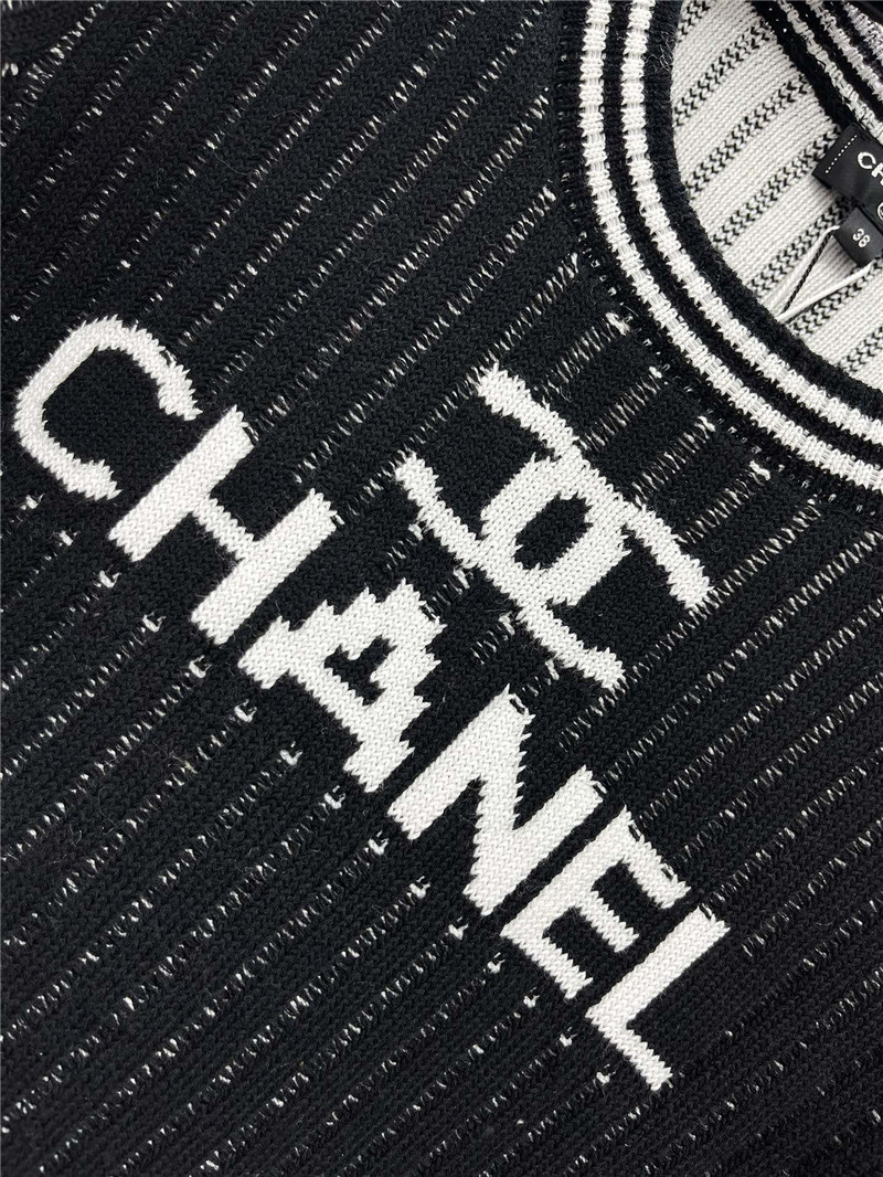 Ch**el vertical striped logo sweater black