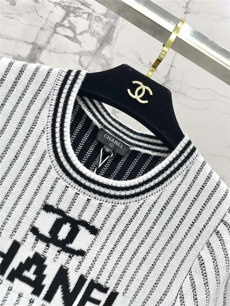 Ch**el vertical striped logo sweater white