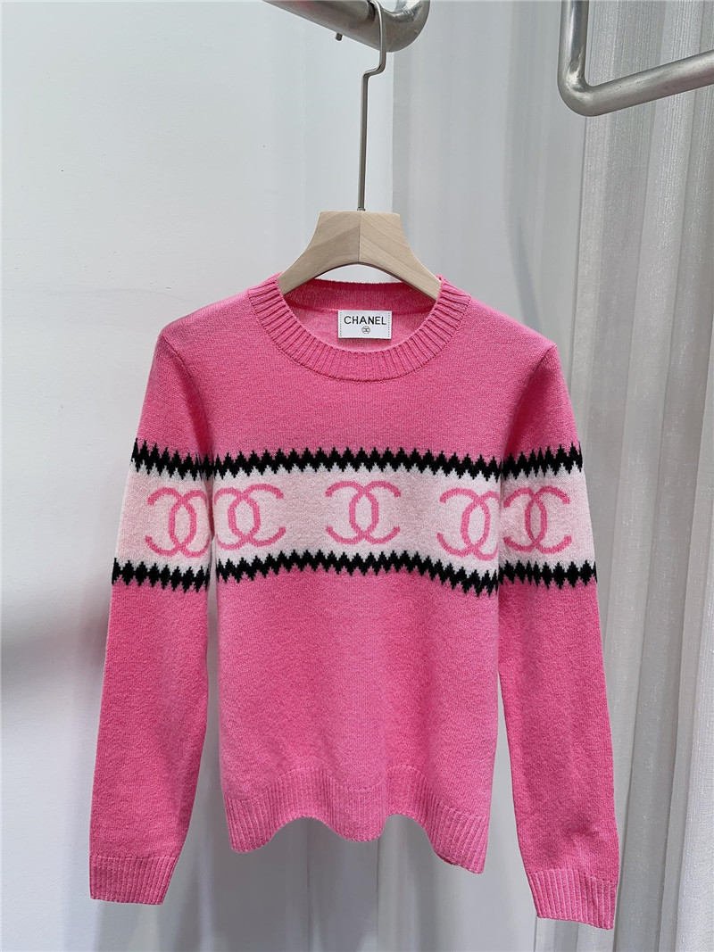 Chanel Logo Cashmere Sweater in Elegant Pink