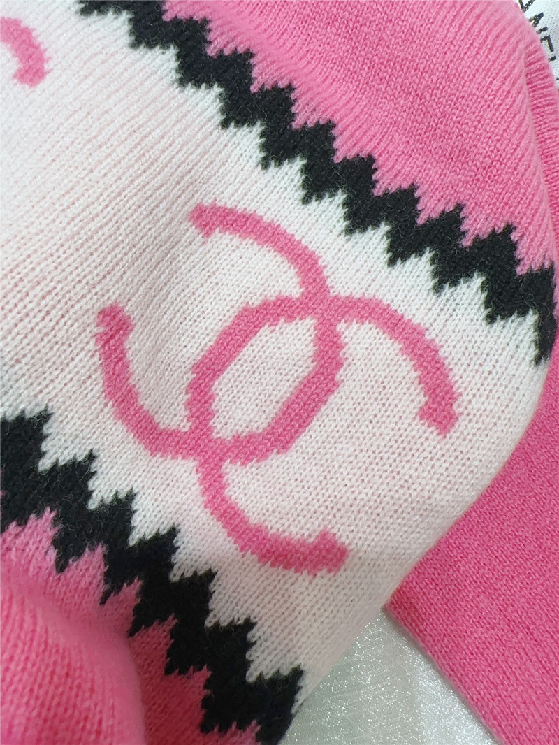Ch**el logo cashmere sweater in elegant pink
