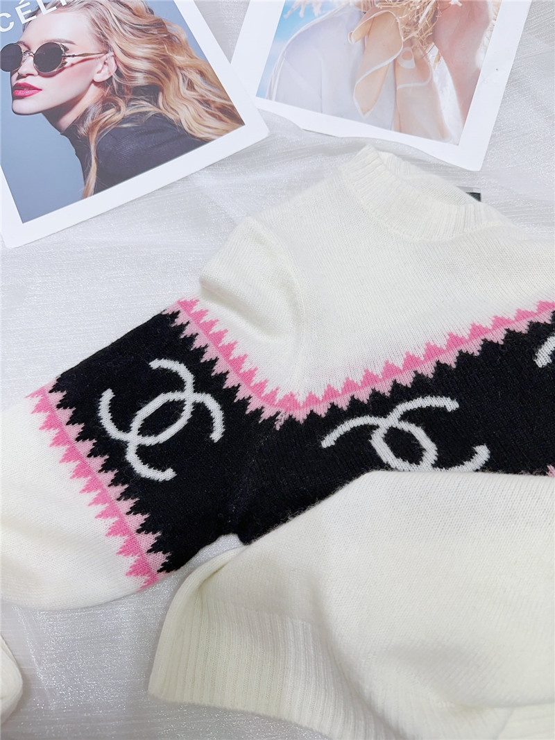 Ch**el logo cashmere sweater in elegant white