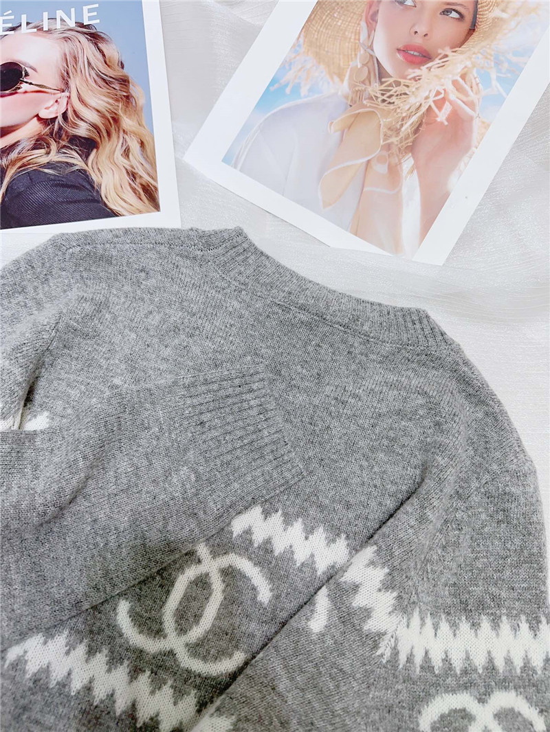 Ch**el logo cashmere sweater in elegant grey