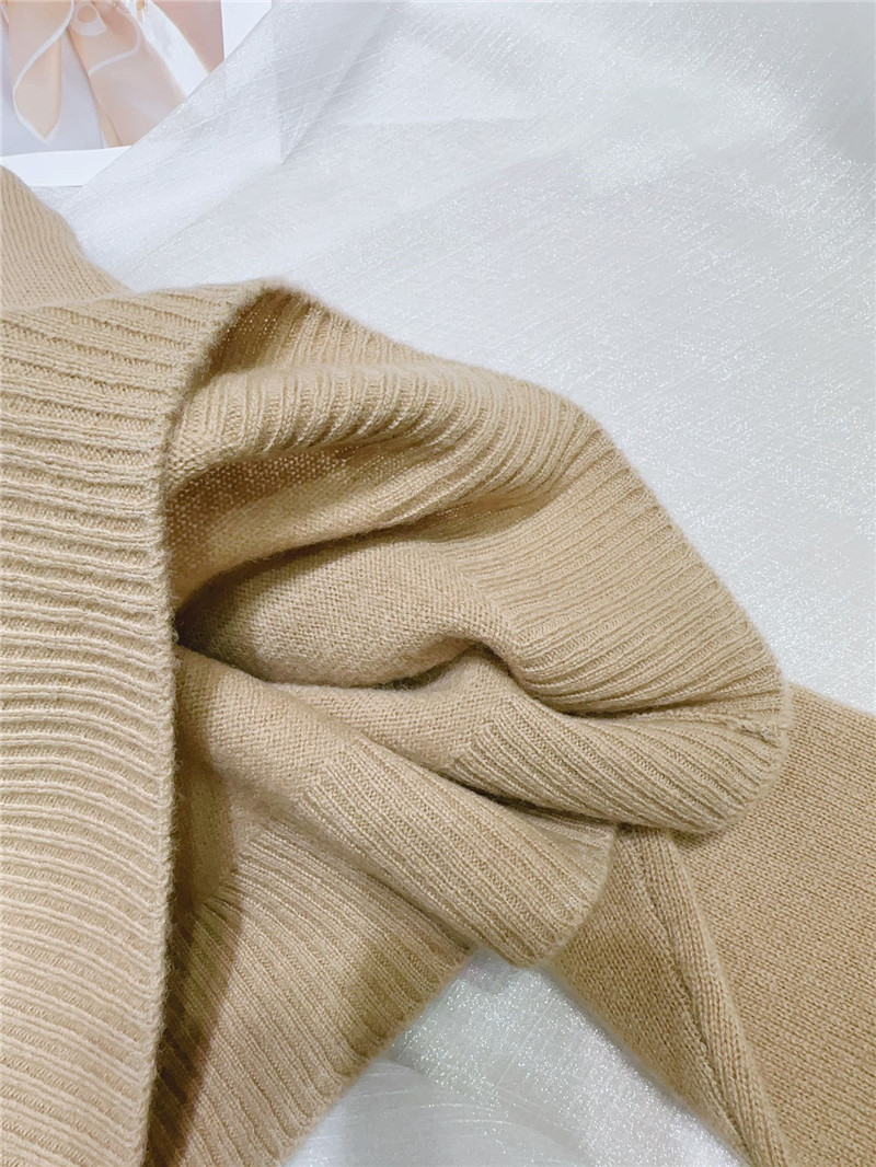 Ch**el logo cashmere sweater in elegant brown