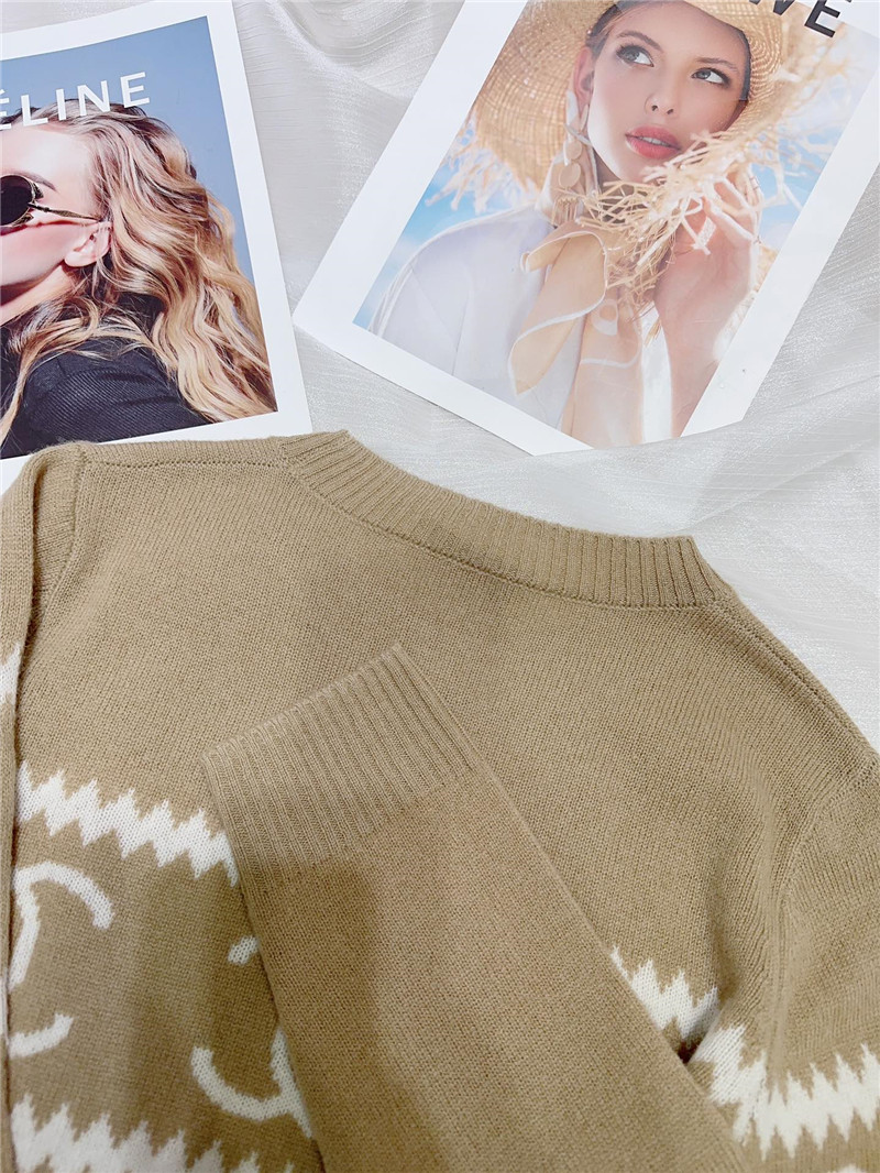 Ch**el logo cashmere sweater in elegant brown